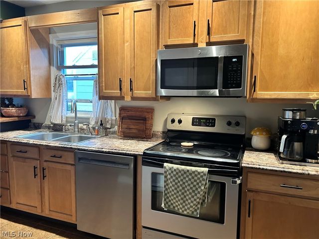 1210 Myrtle Avenue, Cuyahoga Falls, OH 44221