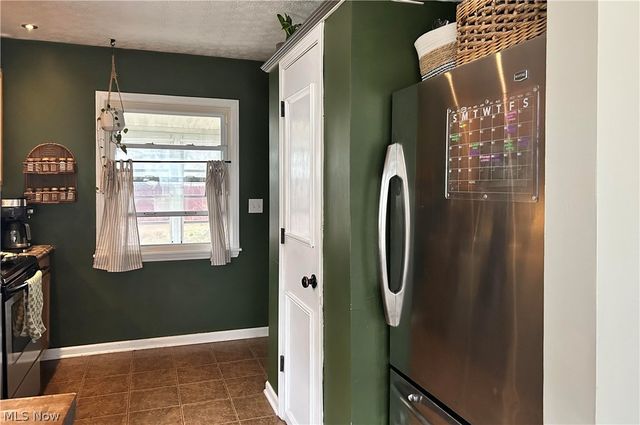 1210 Myrtle Avenue, Cuyahoga Falls, OH 44221