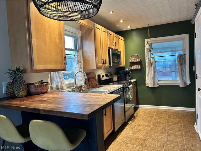 1210 Myrtle Avenue, Cuyahoga Falls, OH 44221