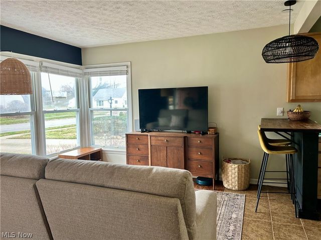 1210 Myrtle Avenue, Cuyahoga Falls, OH 44221