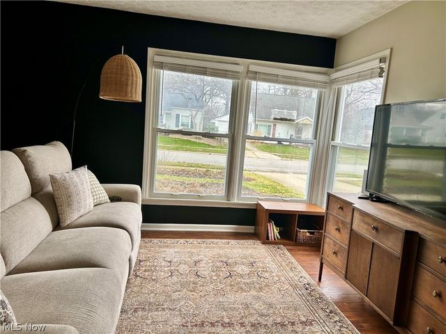 1210 Myrtle Avenue, Cuyahoga Falls, OH 44221