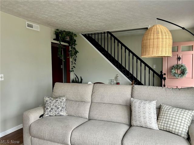 1210 Myrtle Avenue, Cuyahoga Falls, OH 44221