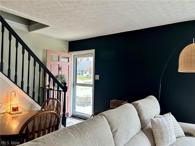 1210 Myrtle Avenue, Cuyahoga Falls, OH 44221