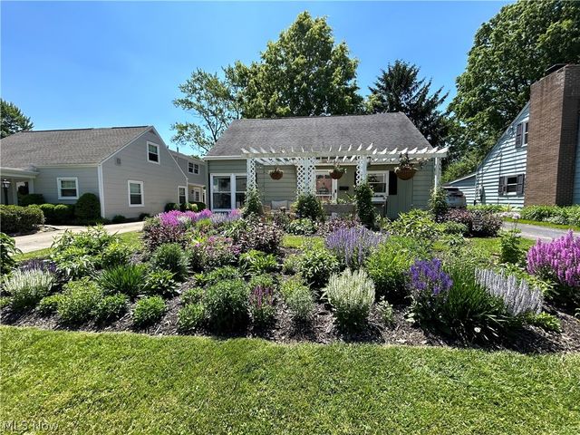 1210 Myrtle Avenue, Cuyahoga Falls, OH 44221