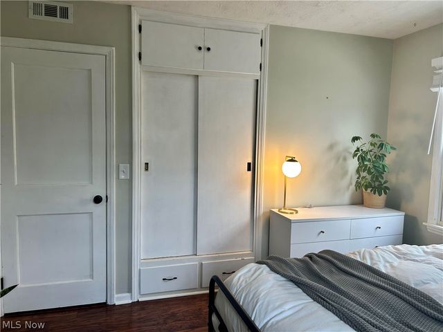 1210 Myrtle Avenue, Cuyahoga Falls, OH 44221