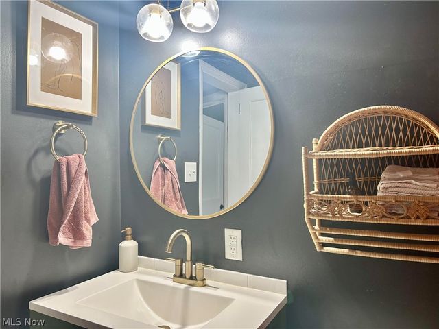 1210 Myrtle Avenue, Cuyahoga Falls, OH 44221