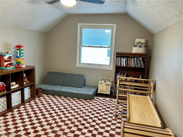 1210 Myrtle Avenue, Cuyahoga Falls, OH 44221