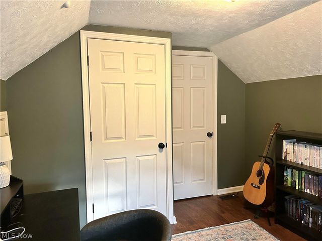 1210 Myrtle Avenue, Cuyahoga Falls, OH 44221