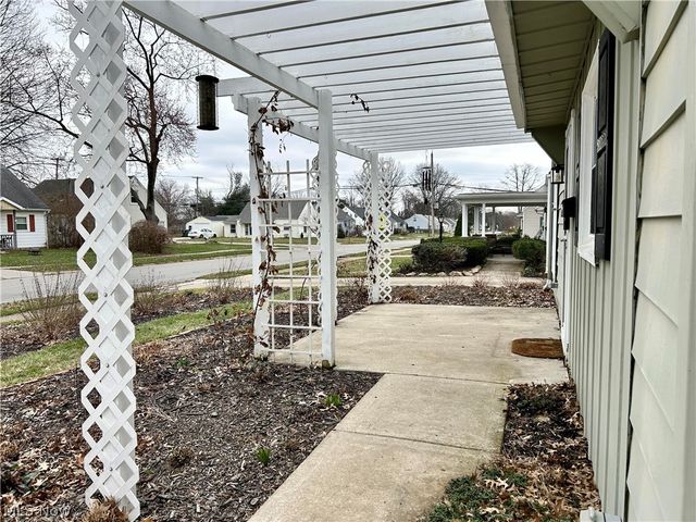 1210 Myrtle Avenue, Cuyahoga Falls, OH 44221