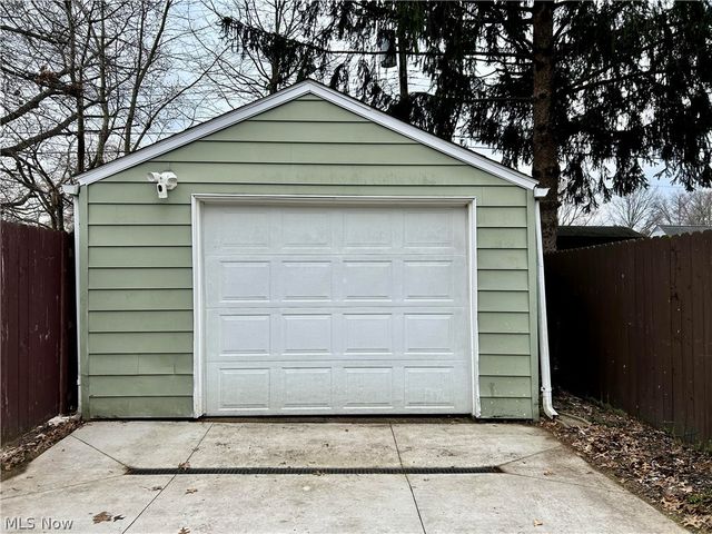 1210 Myrtle Avenue, Cuyahoga Falls, OH 44221