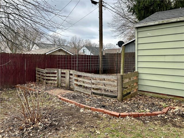 1210 Myrtle Avenue, Cuyahoga Falls, OH 44221