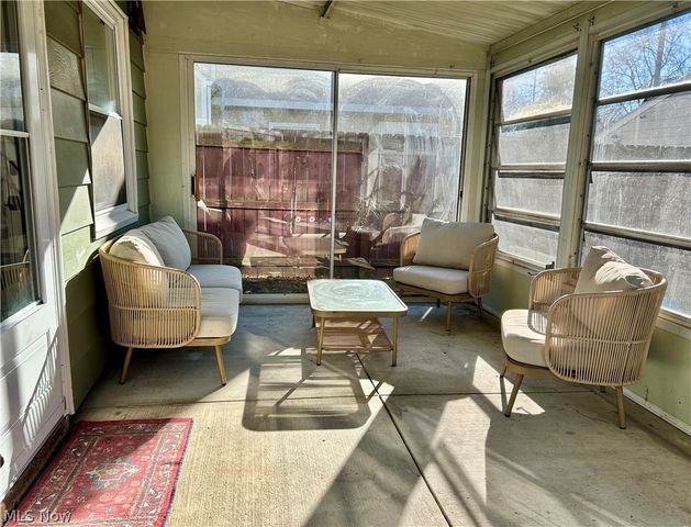 1210 Myrtle Avenue, Cuyahoga Falls, OH 44221