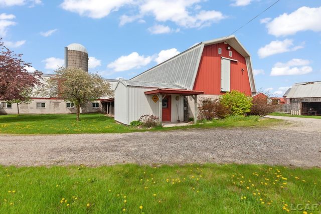 8720 Sharon Hollow Road, Manchester, MI 48158