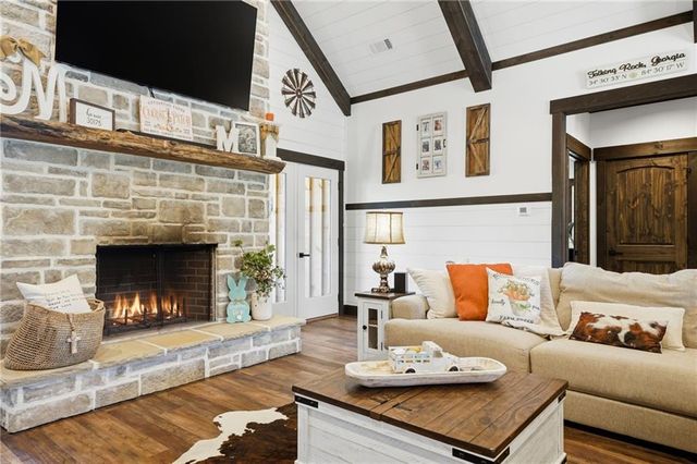736 Town Creek Church Road, Talking Rock, GA 30175