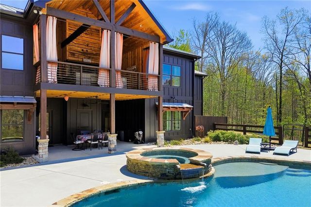 736 Town Creek Church Road, Talking Rock, GA 30175