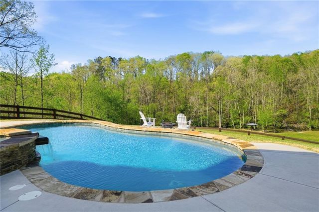 736 Town Creek Church Road, Talking Rock, GA 30175