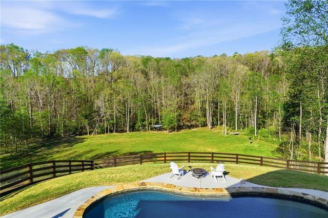 736 Town Creek Church Road, Talking Rock, GA 30175