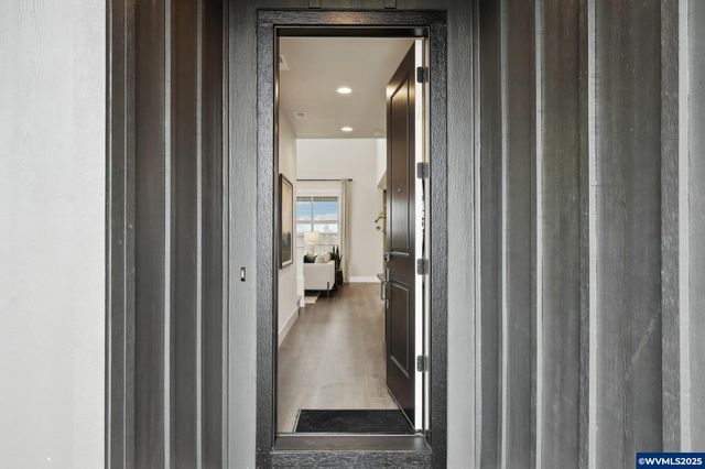 708 Magnolia Av, Woodburn, OR 97071