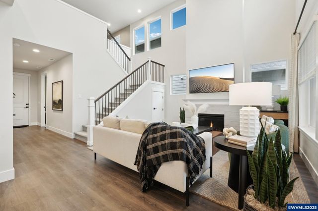 708 Magnolia Av, Woodburn, OR 97071