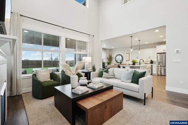 708 Magnolia Av, Woodburn, OR 97071