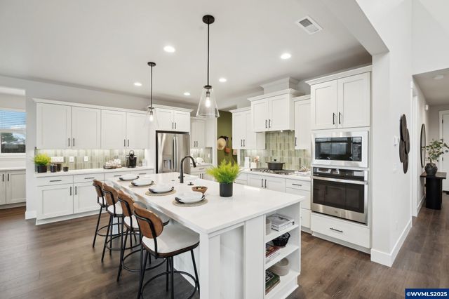 708 Magnolia Av, Woodburn, OR 97071