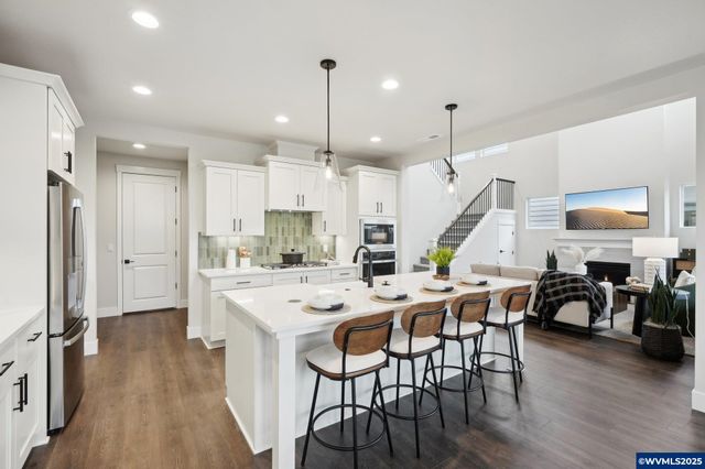 708 Magnolia Av, Woodburn, OR 97071