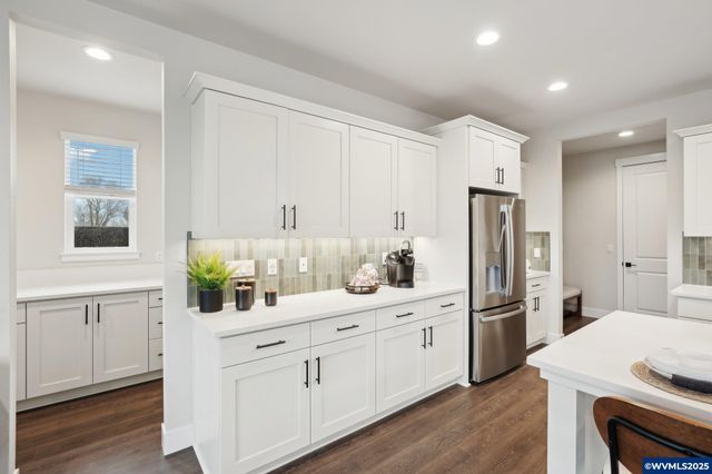 708 Magnolia Av, Woodburn, OR 97071