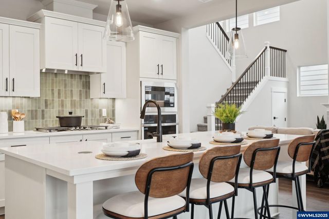 708 Magnolia Av, Woodburn, OR 97071