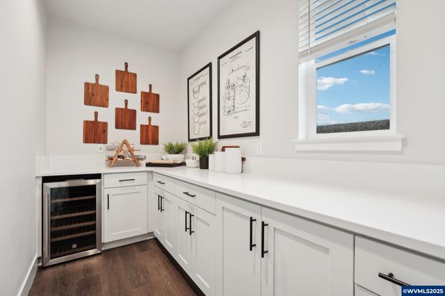 708 Magnolia Av, Woodburn, OR 97071