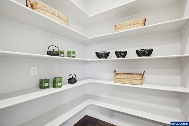 708 Magnolia Av, Woodburn, OR 97071