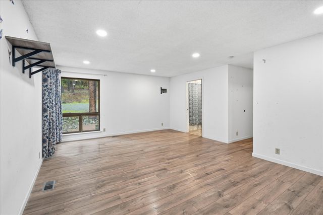 6900 Pleasant Creek Road, Rogue River, OR 97537