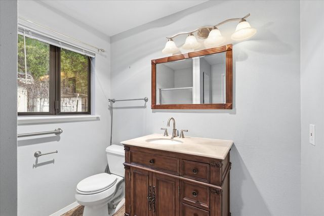 6900 Pleasant Creek Road, Rogue River, OR 97537