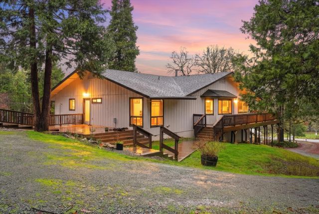 6900 Pleasant Creek Road, Rogue River, OR 97537