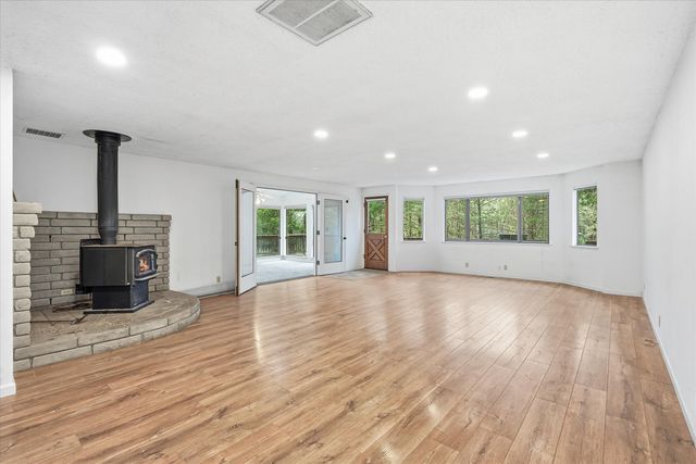 6900 Pleasant Creek Road, Rogue River, OR 97537