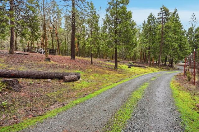 6900 Pleasant Creek Road, Rogue River, OR 97537