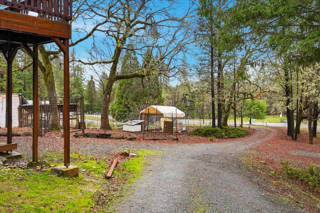 6900 Pleasant Creek Road, Rogue River, OR 97537