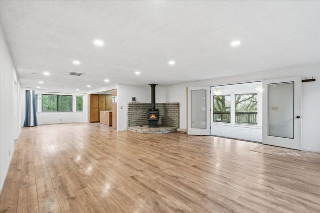 6900 Pleasant Creek Road, Rogue River, OR 97537