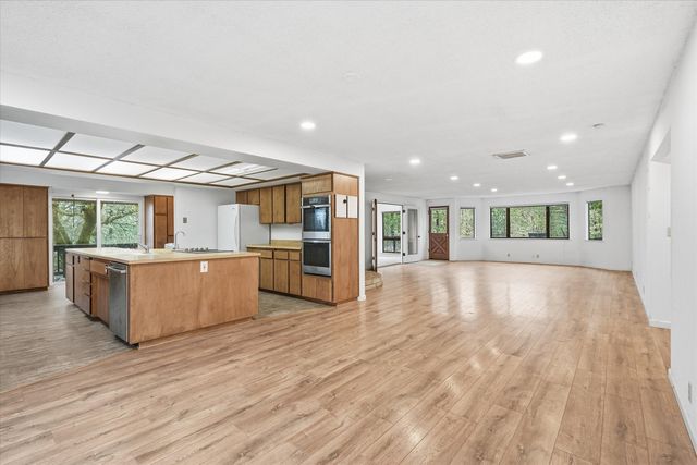 6900 Pleasant Creek Road, Rogue River, OR 97537