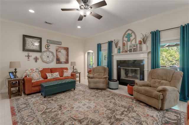 2023 E Lake Drive, Huntsville, TX 77340