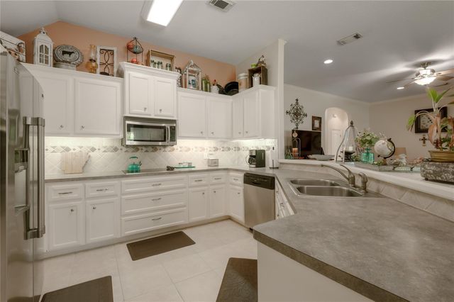 2023 E Lake Drive, Huntsville, TX 77340