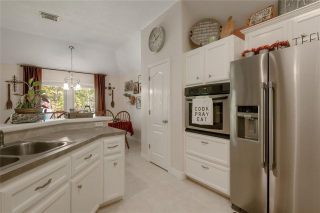 2023 E Lake Drive, Huntsville, TX 77340