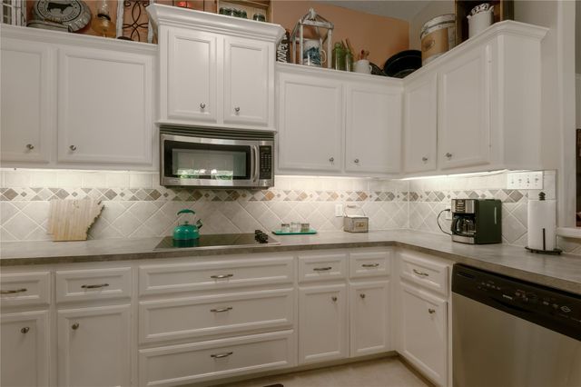 2023 E Lake Drive, Huntsville, TX 77340