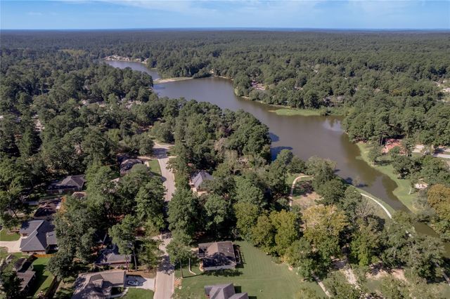 2023 E Lake Drive, Huntsville, TX 77340