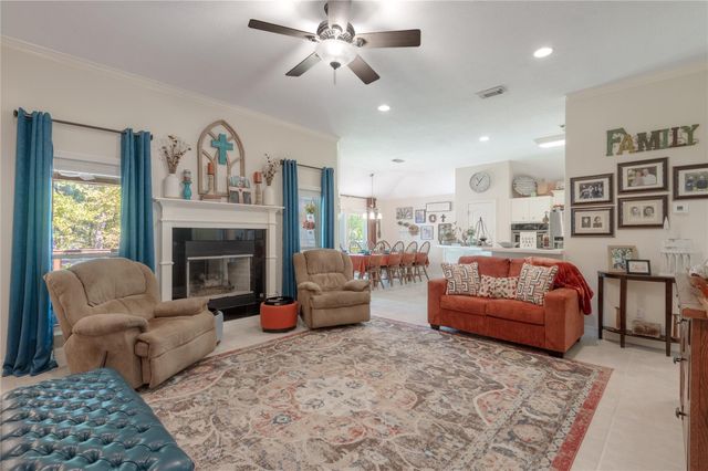 2023 E Lake Drive, Huntsville, TX 77340