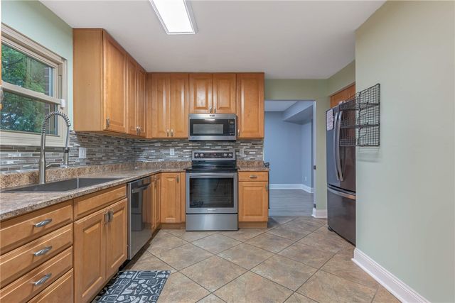 8930 Willowgate Lane, Huber Heights, OH 45424