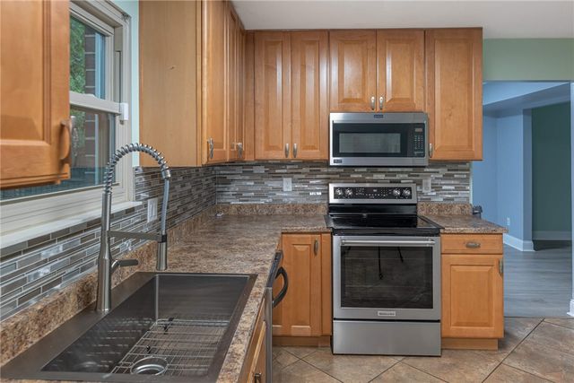 8930 Willowgate Lane, Huber Heights, OH 45424