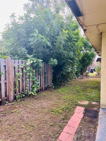 7740 SW 10th St 1, North Lauderdale, FL 33068