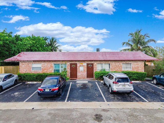 7740 SW 10th St 1, North Lauderdale, FL 33068