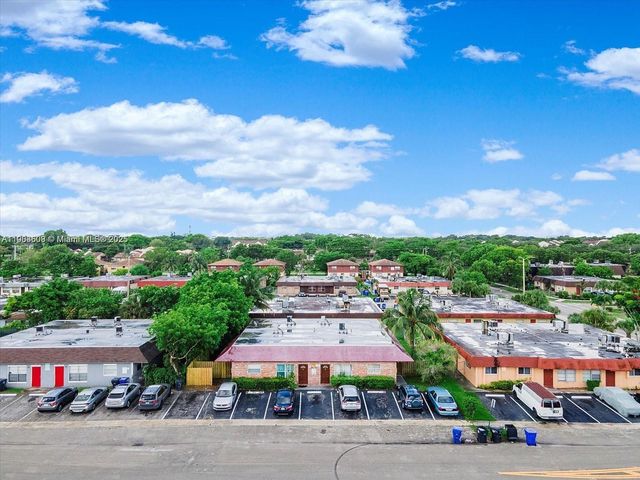 7740 SW 10th St 1, North Lauderdale, FL 33068