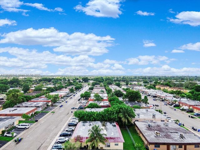 7740 SW 10th St 1, North Lauderdale, FL 33068